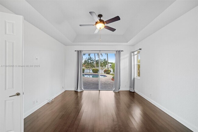 Building Photo - 896 Marina Dr