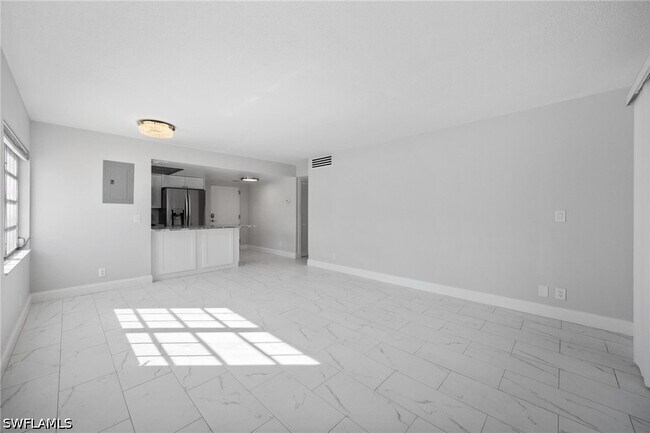 Building Photo - 666 3rd St S