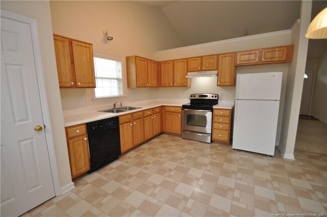 Building Photo - 701 Kavkaz St