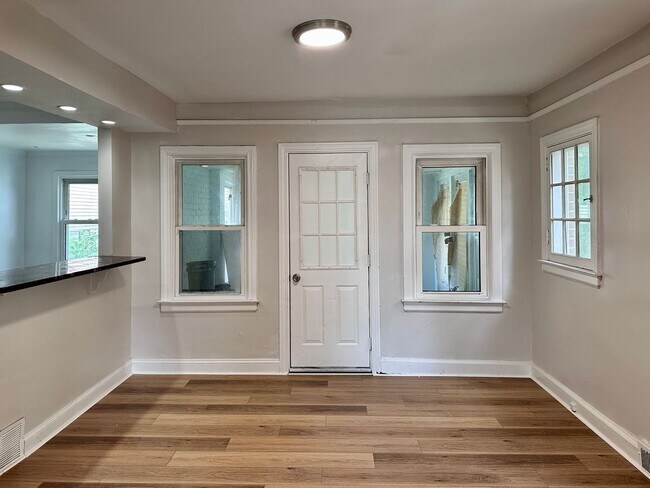 Building Photo - LARGE WESTSIDE FULLY REHABBED HOME -  3 be...