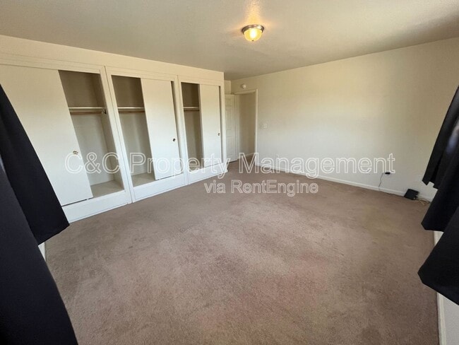 Building Photo - 15290 Sunset Dr