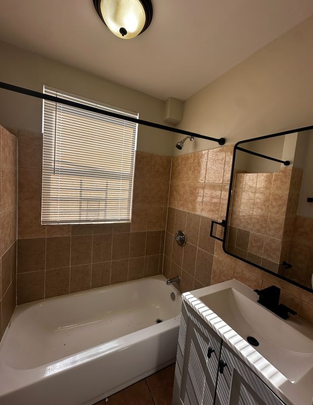 Building Photo - 211 Fairmount Ave