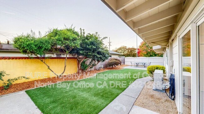 Building Photo - 2450 Grosse Ave