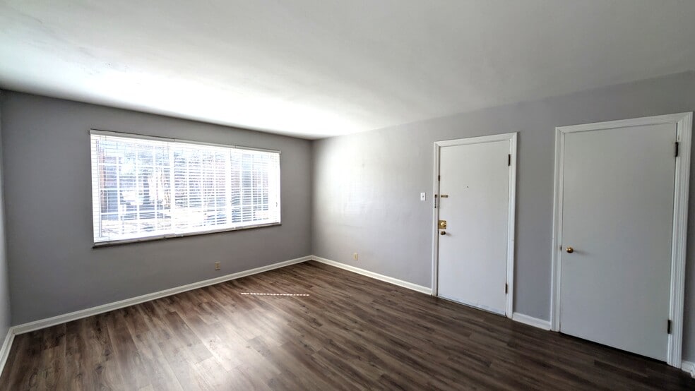 Building Photo - 5825 Sunshine Dr