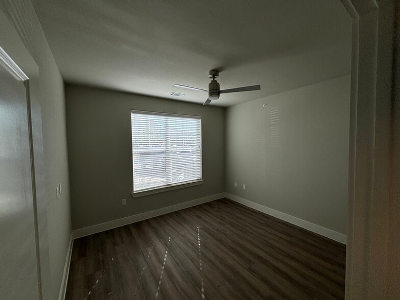 Building Photo - 425 El Rio St