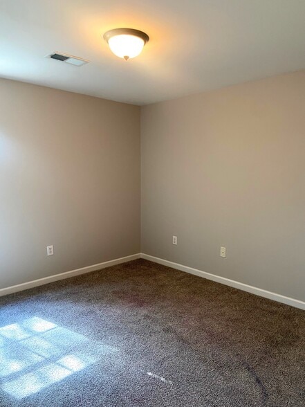 Building Photo - 2291 Ridgemont Dr