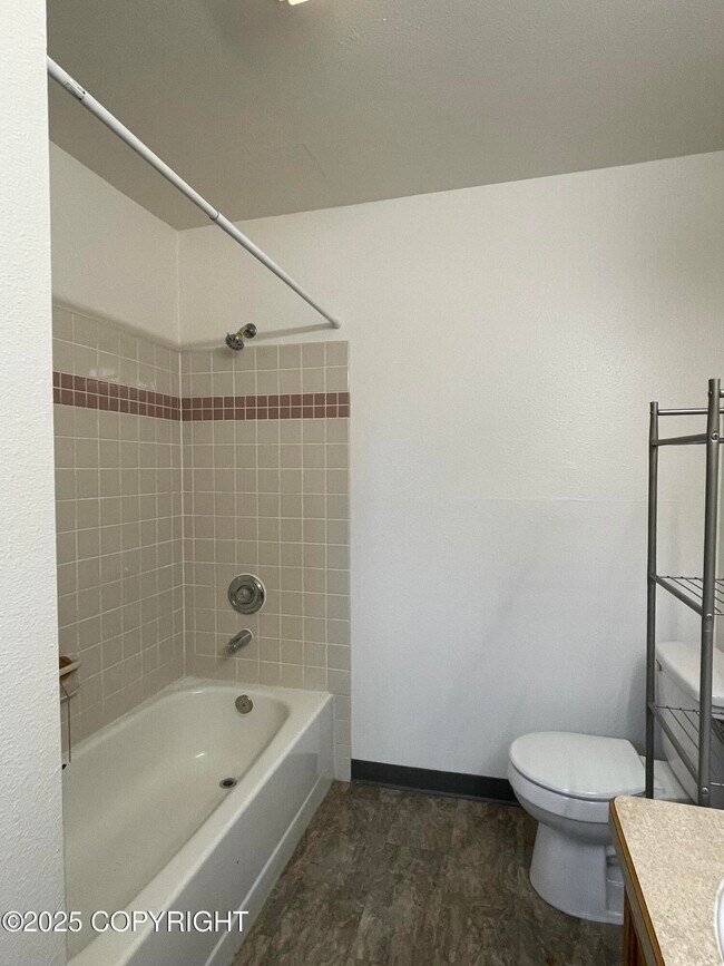 Building Photo - 3903 Iowa Dr
