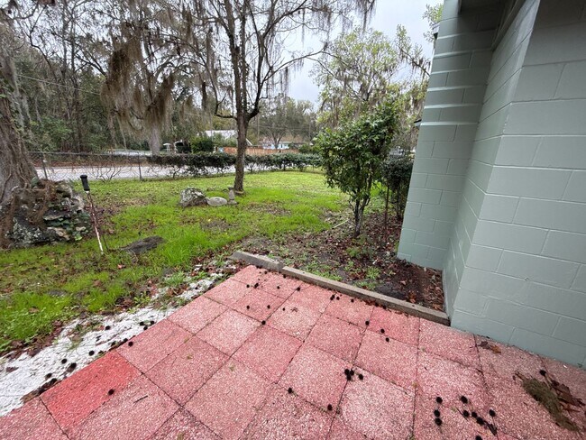 Building Photo - Amazing Location & Spacious Corner Lot!