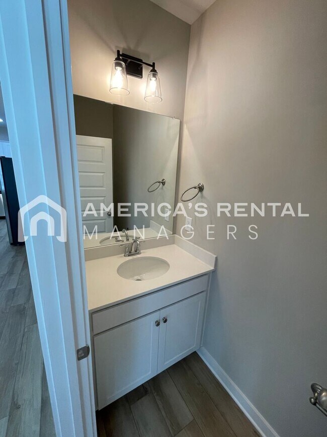 Building Photo - Home for Rent in Weaver, AL!!! Available to View Now! PRICE REDUCTION!! Sign a 13-month lease by ...