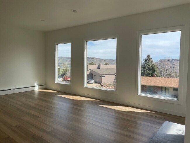 Building Photo - LUX 3BD, 3BA Foothills Home Only 5 Minutes...