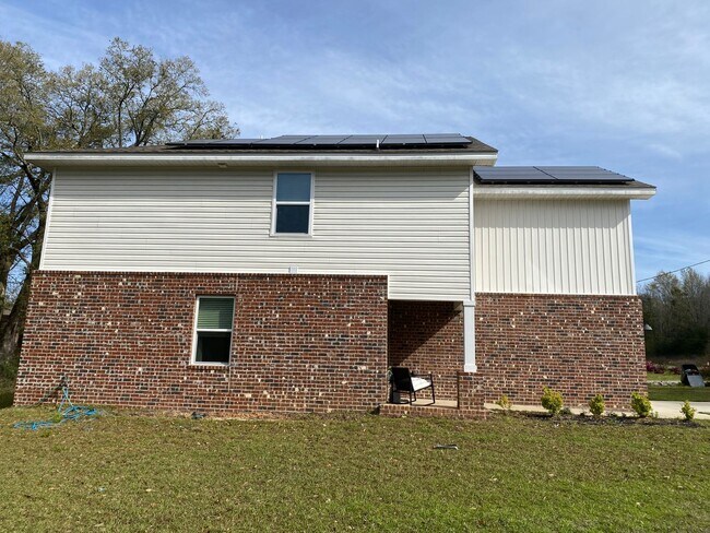 Building Photo - Functional 2-Story Design | 4BR + 2.5BA | Quick Access to I-10