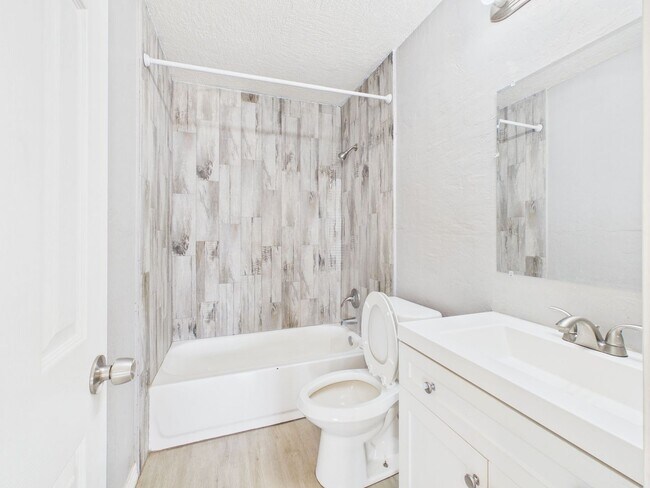 Building Photo - 3010 Westhaven Dr