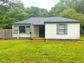 Building Photo - 1644 Russwood Rd