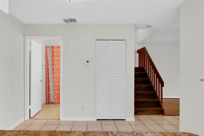 Building Photo - 7801 Courtyard Run W