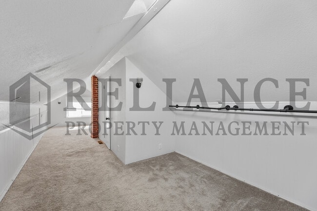 Building Photo - 653 Harding St