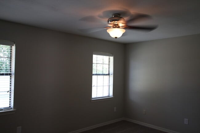 Building Photo - Coming Soon! 3 Bedroom 2 bathroom home in ...