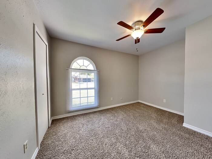 Building Photo - 5221 Norris Dr