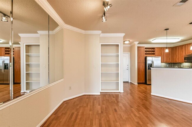 Building Photo - 1711 Old Spanish Trail