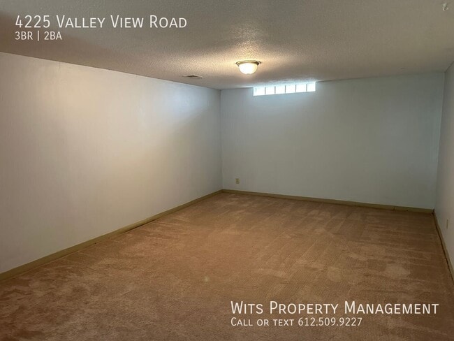 Building Photo - 4225 Valley View Rd