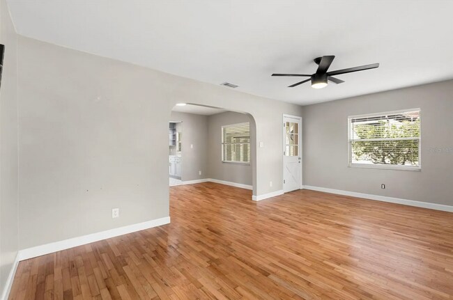 Building Photo - 1207 W Charter St