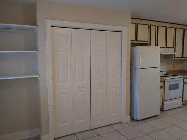 Building Photo - 1000 N Duval St