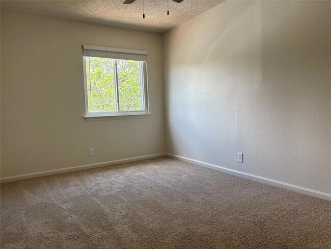 Building Photo - 6605 Danwood Dr