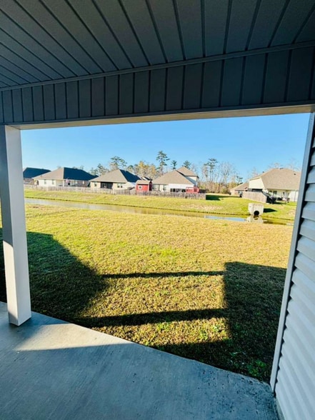 Building Photo - 24359 Dawson Ct