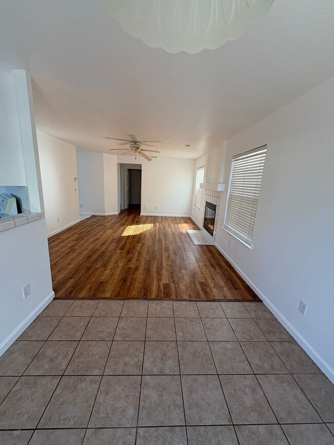 Building Photo - Spacious 4 bed/3 bath in Elk Grove 95624 M...