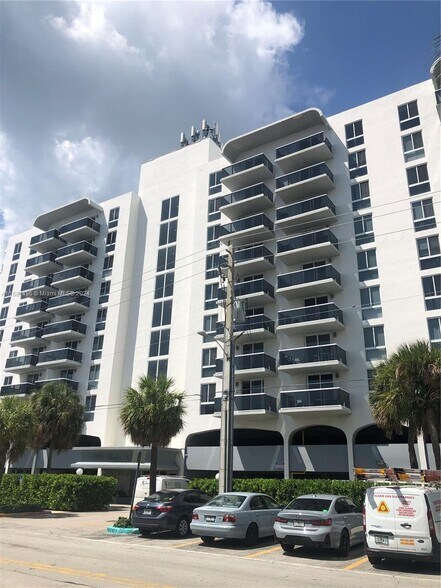 Primary Photo - 7928 West Dr