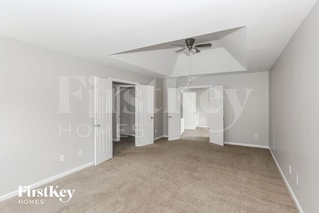 Building Photo - 4643 Maplecrest Pl