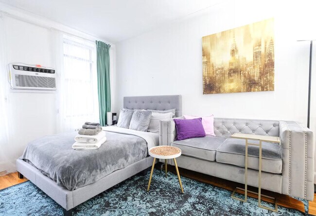 Building Photo - 328 E 74th St