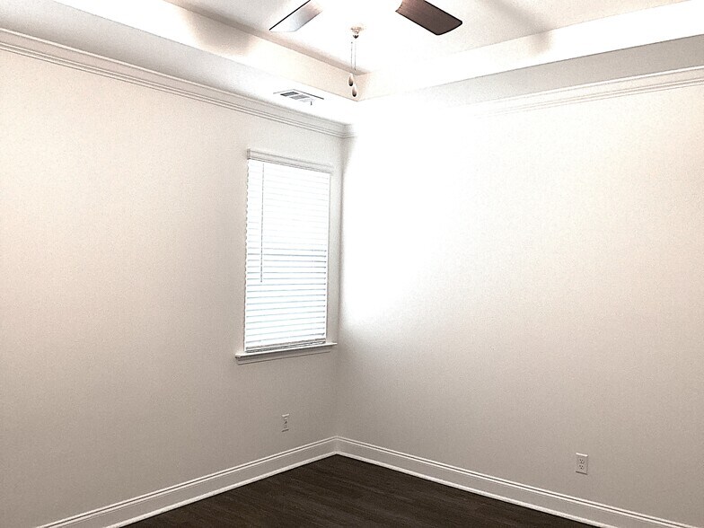 Building Photo - 211 Parkside Blvd
