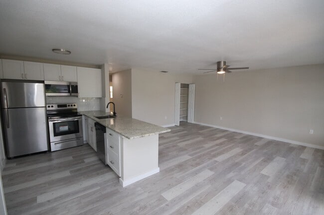 Building Photo - Remodeled 3BD/2BA ranch home in Sun City C...