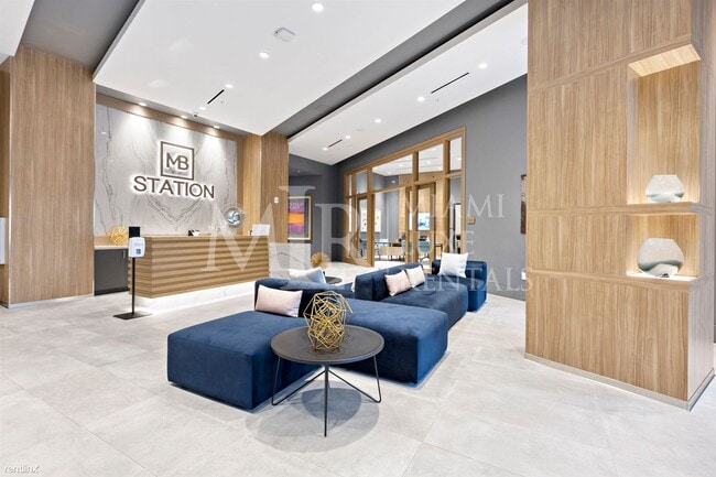 Building Photo - Studio, 1 bath Condo - 3180 Coral Way Spac...