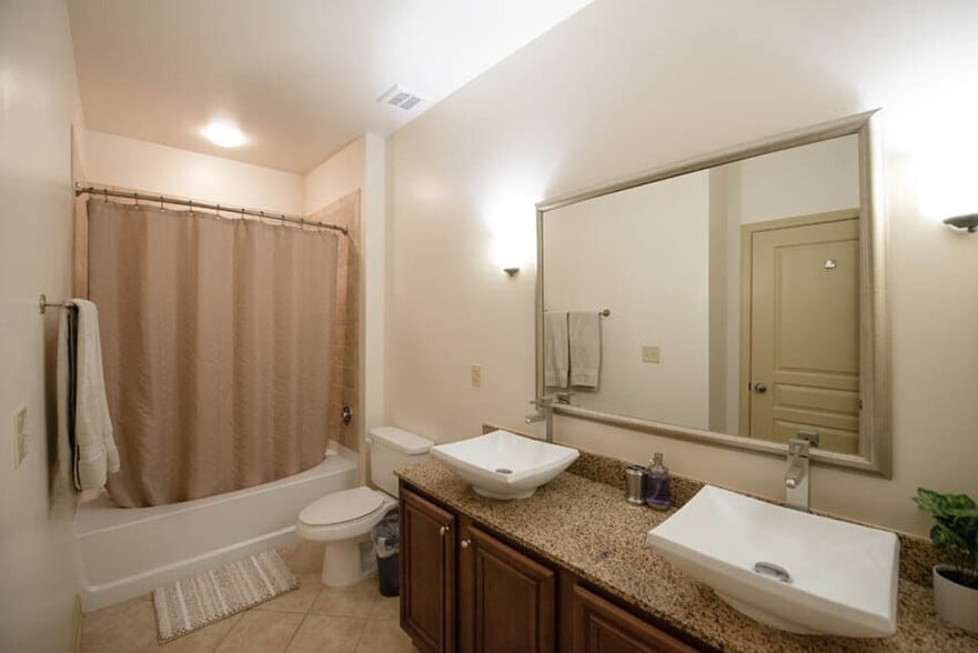 Building Photo - 2035 Renaissance Park Pl