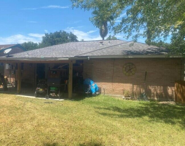 Building Photo - 10751 Corona Ln