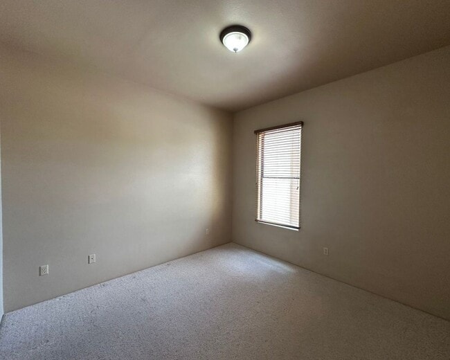 Building Photo - 1405 Vegas Verdes Dr