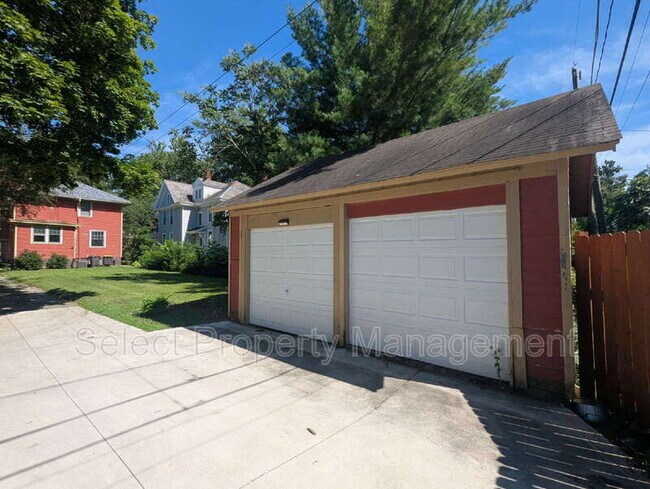 Building Photo - 2526 Hoagland Ave