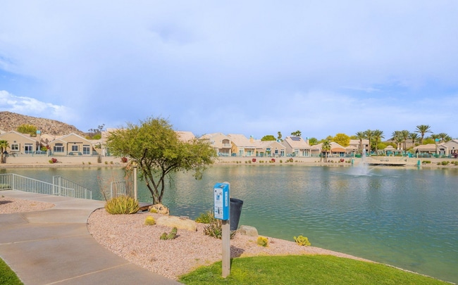 Building Photo - Two Bedrooms/One Bath - Great Location!