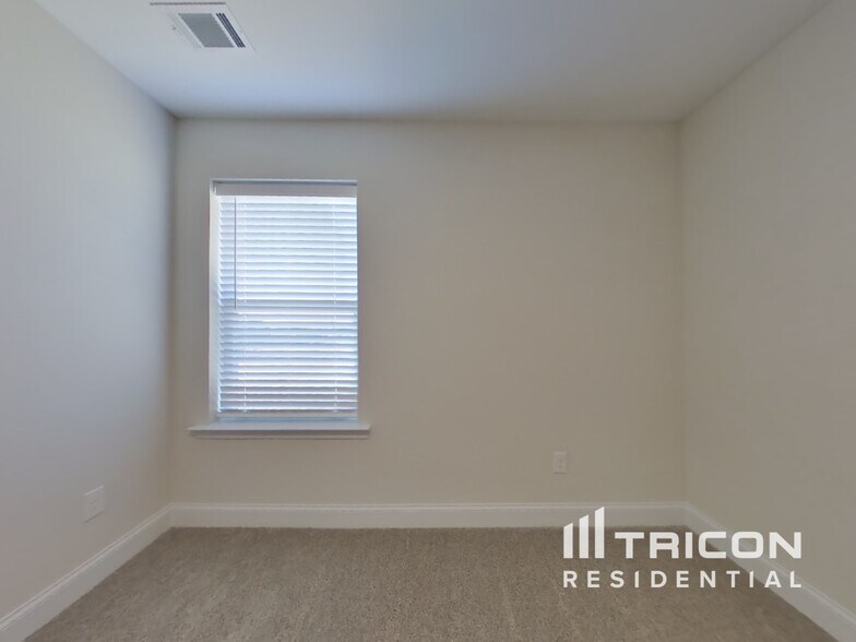 Building Photo - 615 Cantrell Dr