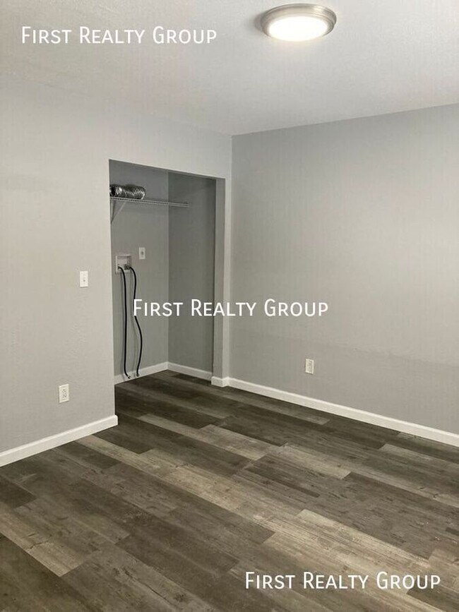 Building Photo - 305 N Broadway-#2