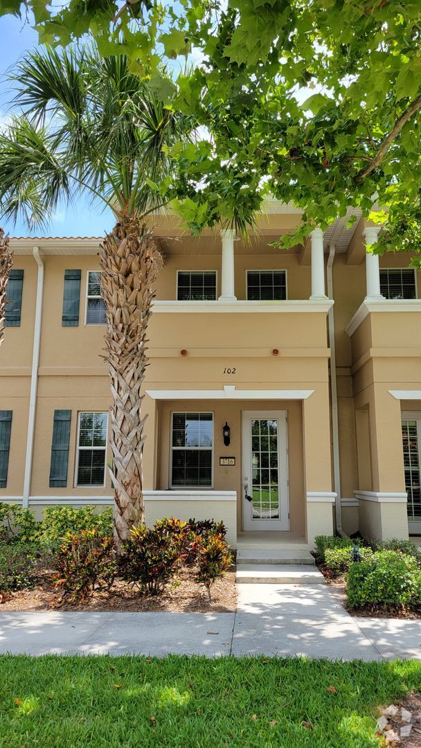 Building Photo - Seasonal/short term 3/2 1/2 townhome at Sa...