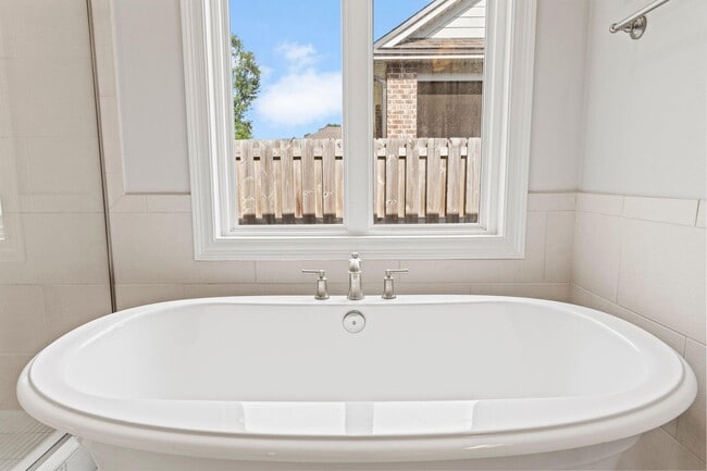 Building Photo - 802 Raihope Way