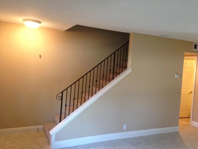 Building Photo - 1045 Peach Ave