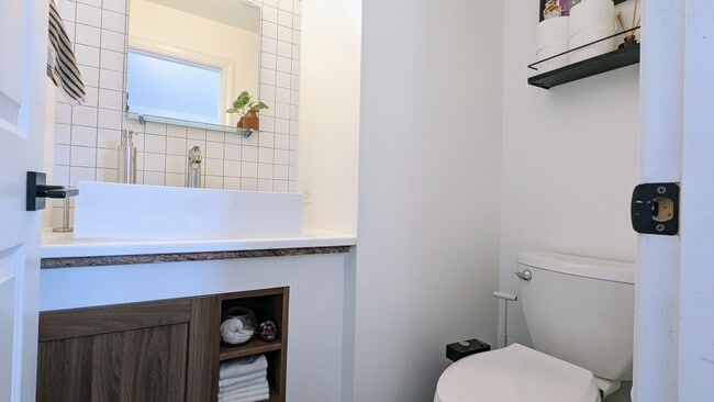 Building Photo - 1030 Casa Dr