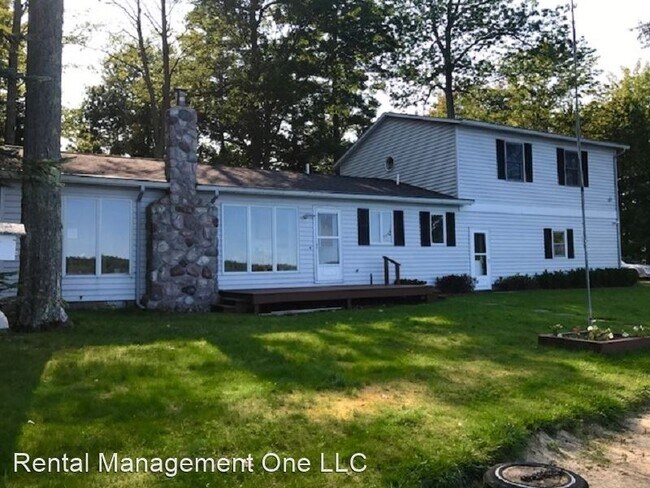 Primary Photo - 2 br, 1.5 bath House - 4865 Lakeview