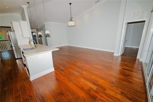 Building Photo - 8301 Foster Dr