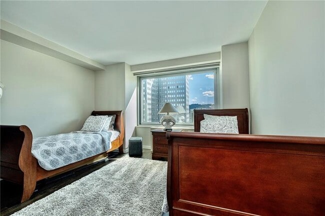 Building Photo - 320 Fort Duquesne Blvd