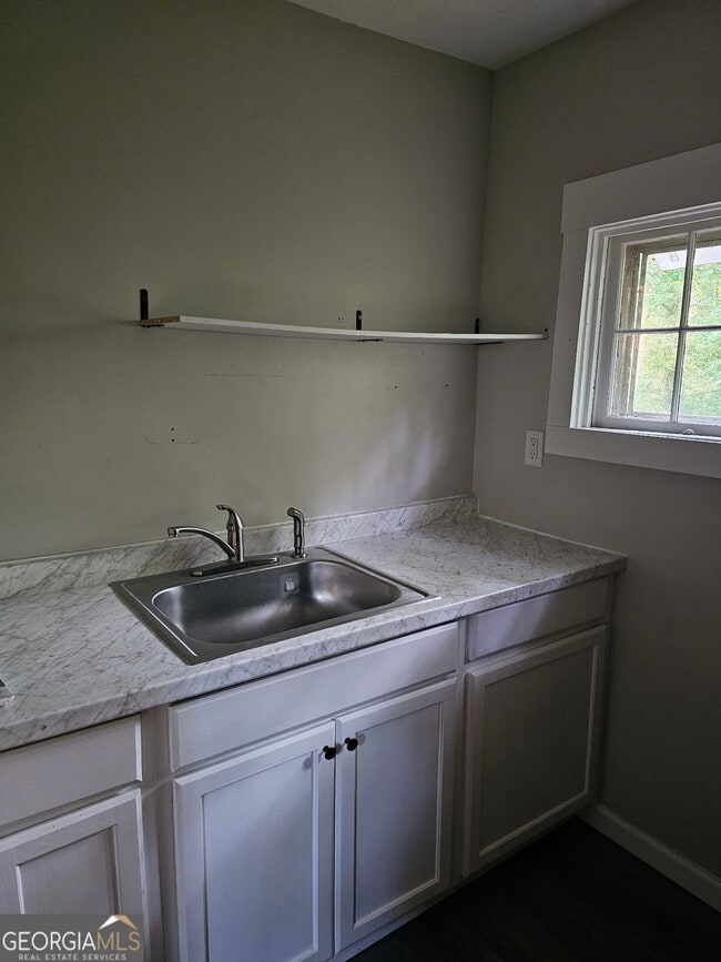 Building Photo - 1522 Central Ave