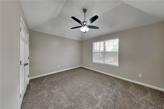 Building Photo - 104 Silvergrass Dr